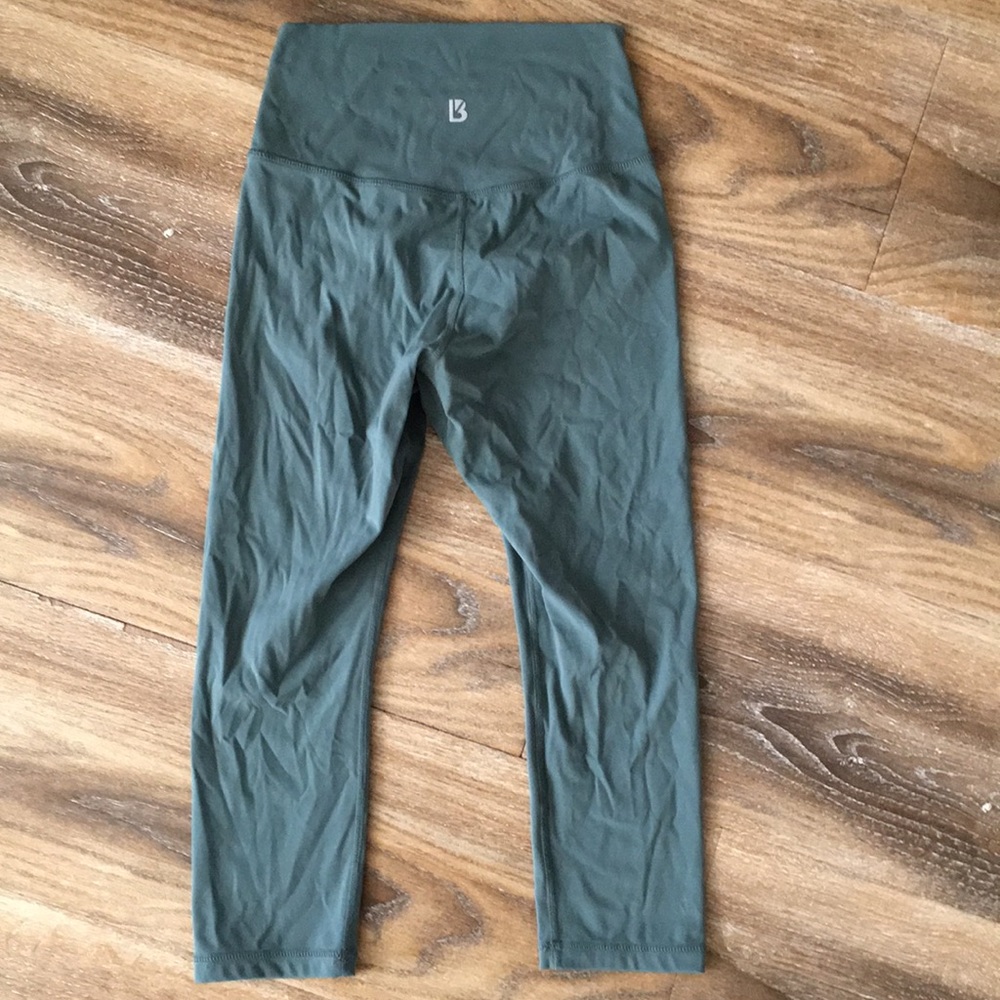 BuffBunny Crop Leggings - Picture 6 of 7